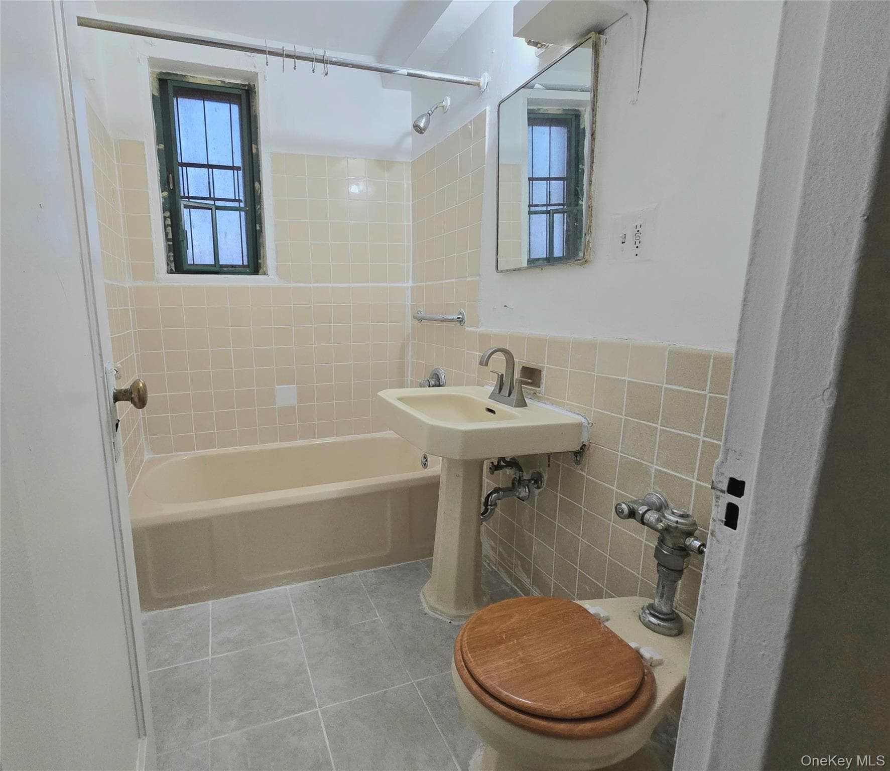 2059 Mcgraw Avenue Unit: 5C thumbnail 7