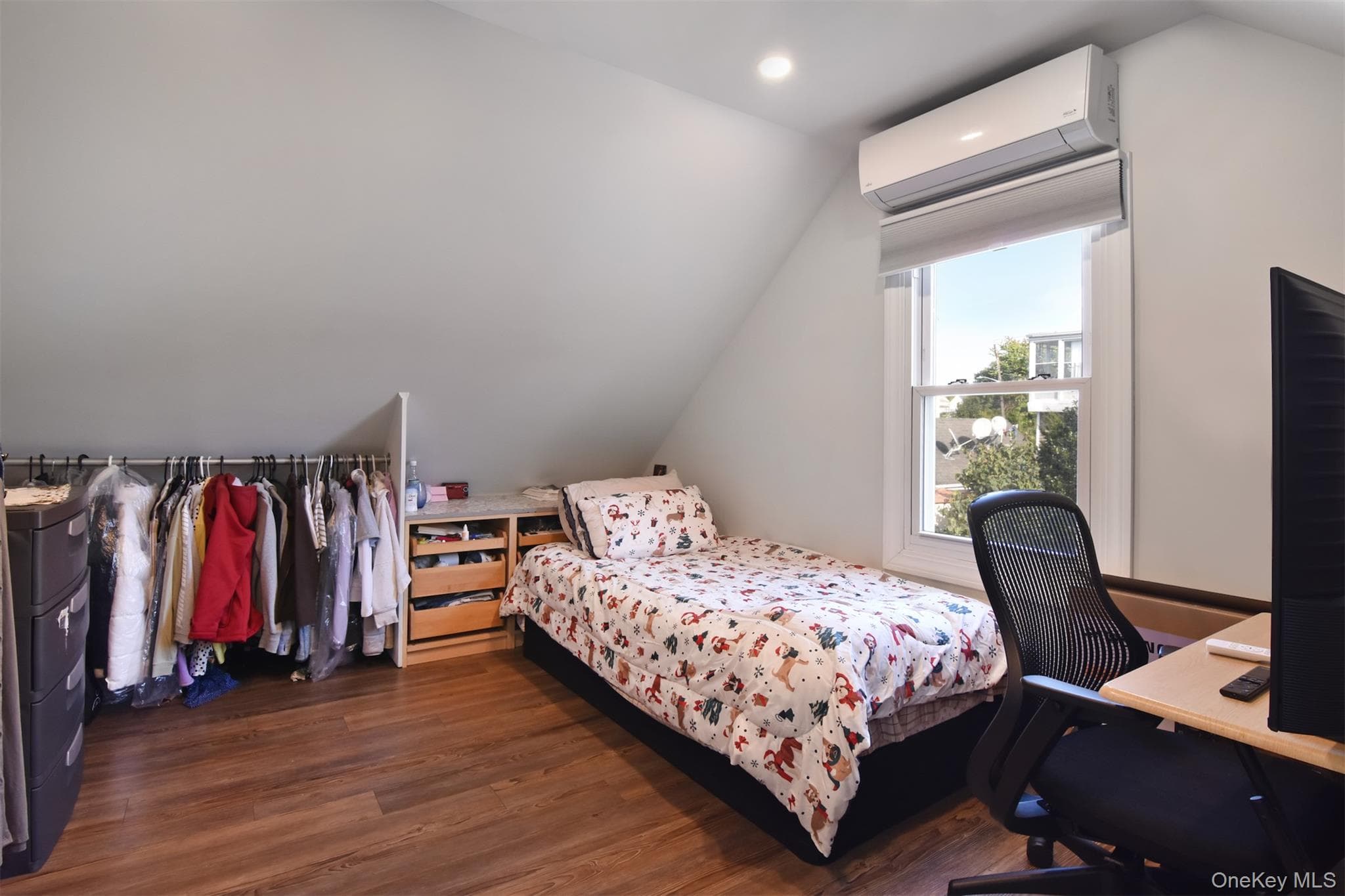 319 N Macquesten Parkway thumbnail 18