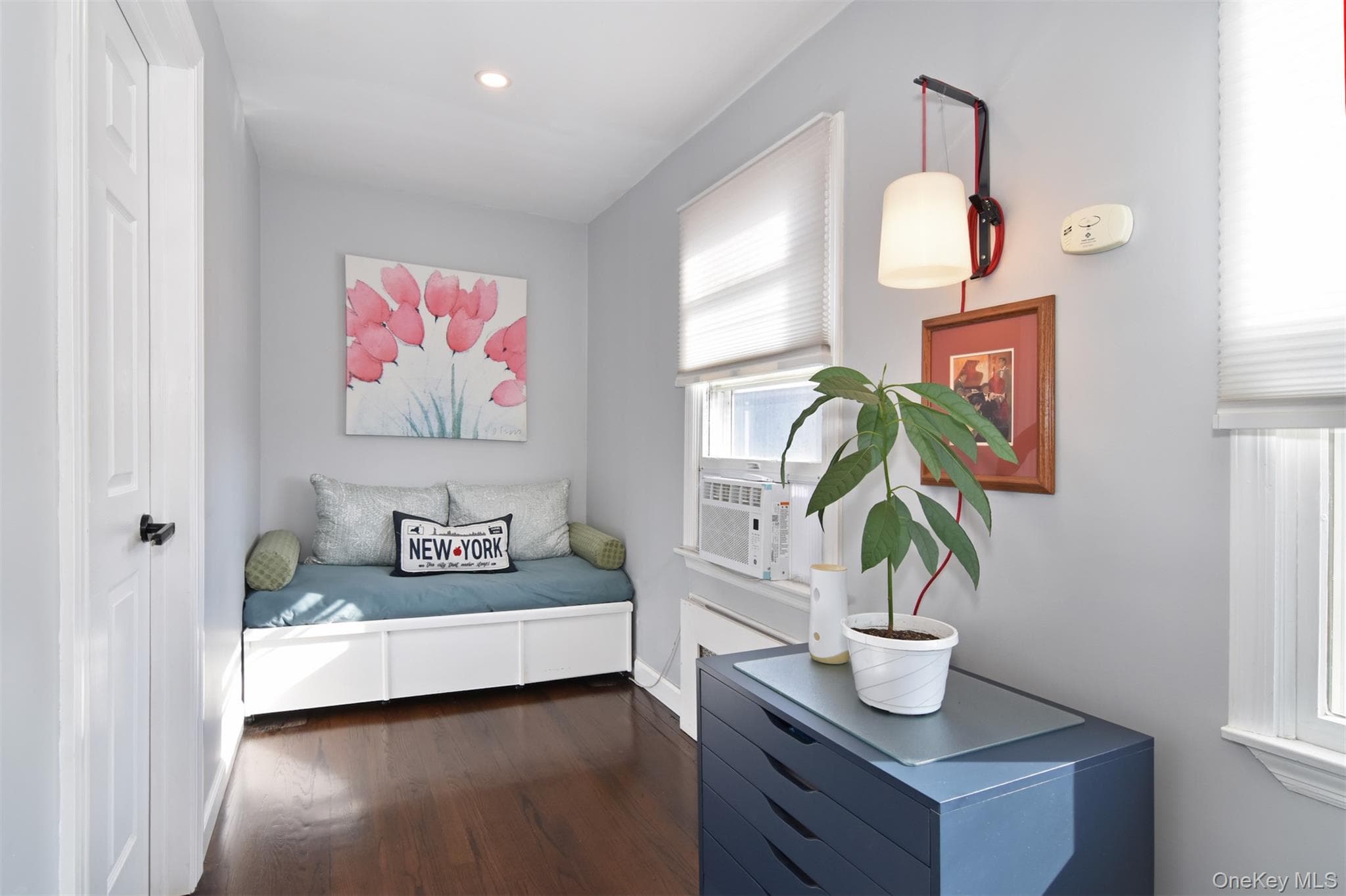 319 N Macquesten Parkway thumbnail 15