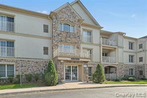 24 N De Baun Avenue Unit: 303, Suffern