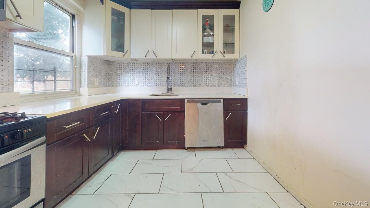 150-28 Jewel Avenue Unit: 1 thumbnail 11