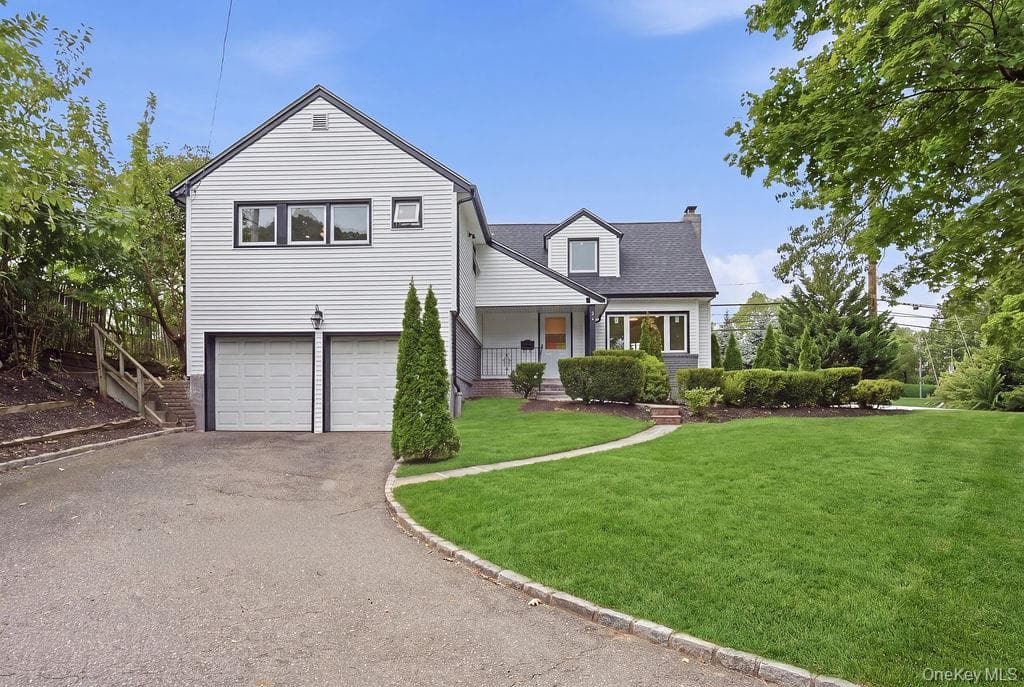 84 Middle Neck Road photo 1