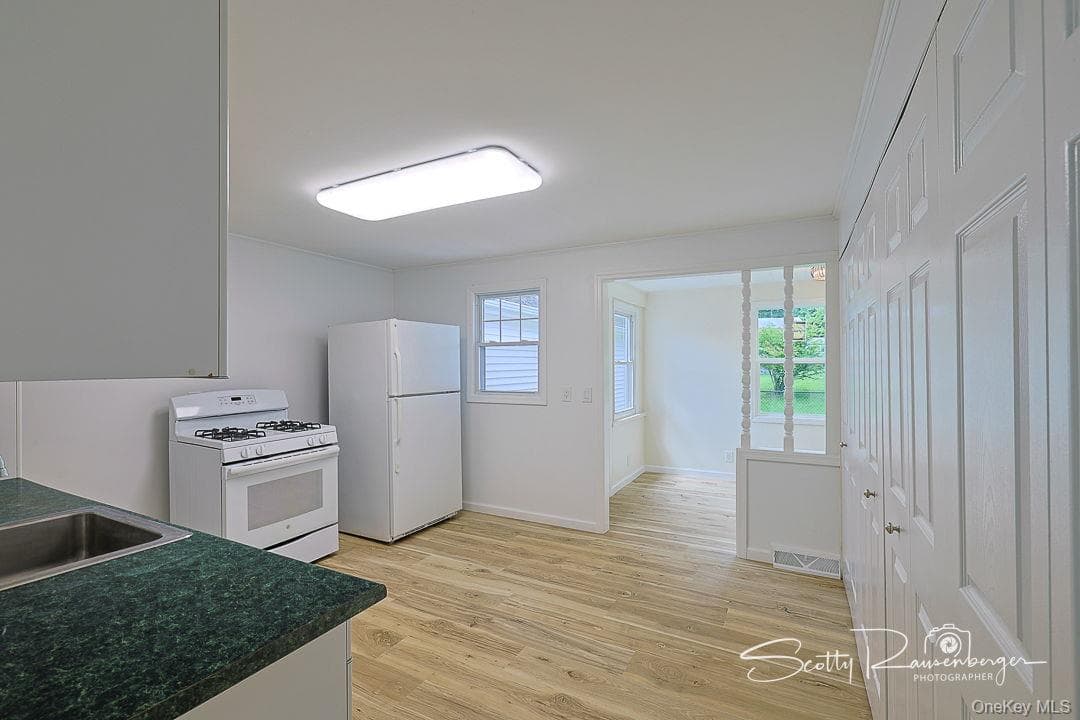 814 N Hillside Road thumbnail 14