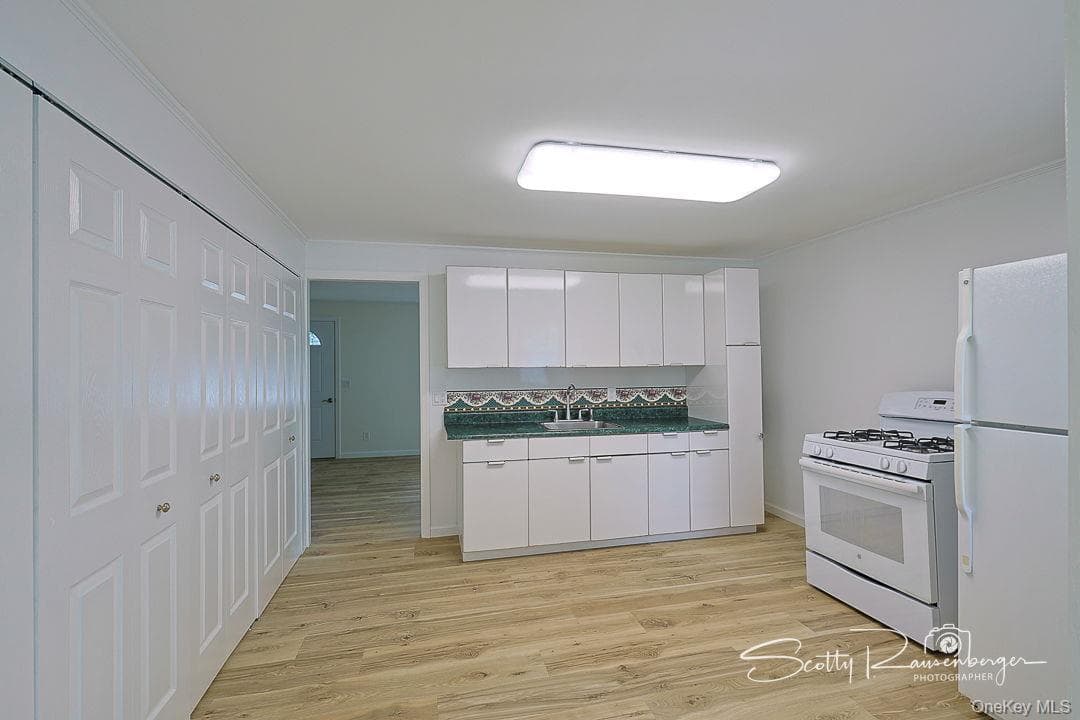 814 N Hillside Road thumbnail 17