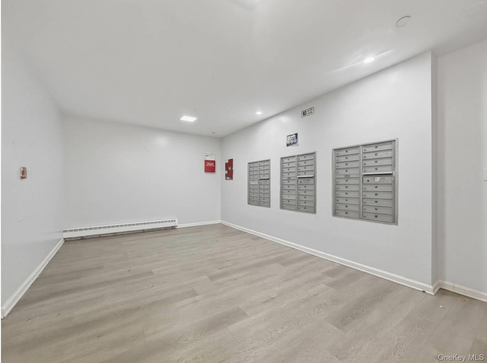 3961 Carpenter Avenue thumbnail 4