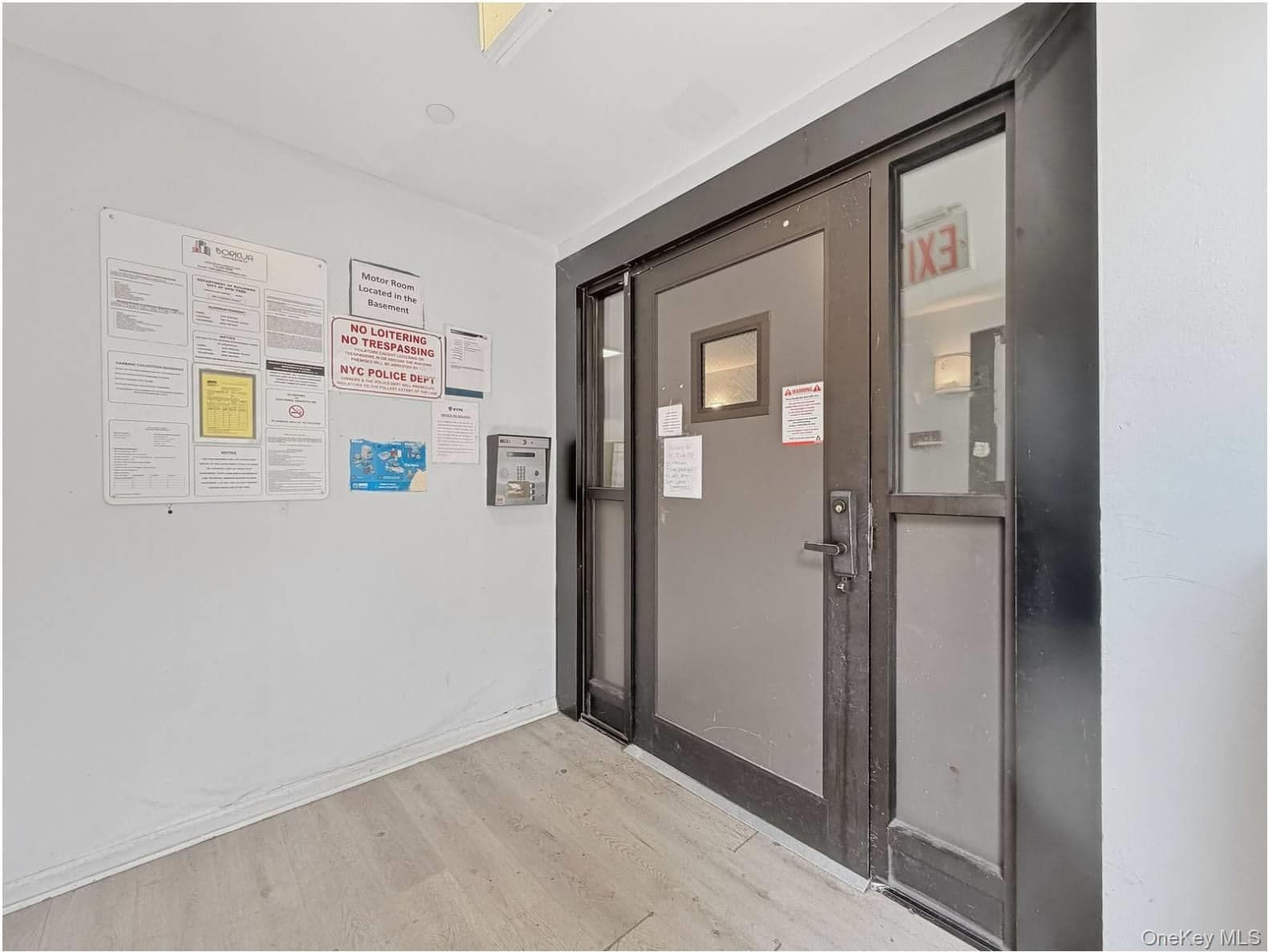 3961 Carpenter Avenue thumbnail 2