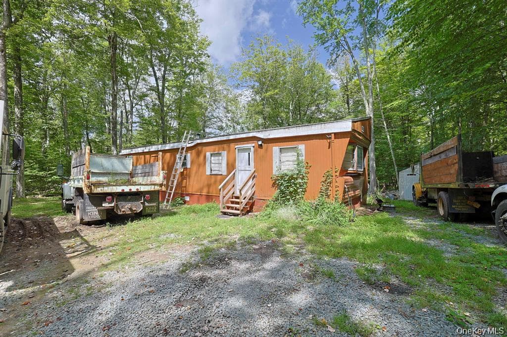 181 Oakridge Road photo 1