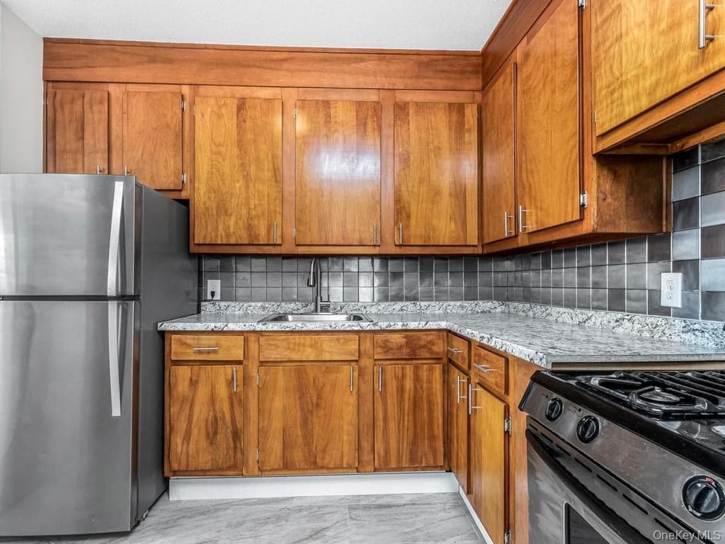 290 W 232nd Street Unit: 21C thumbnail 6