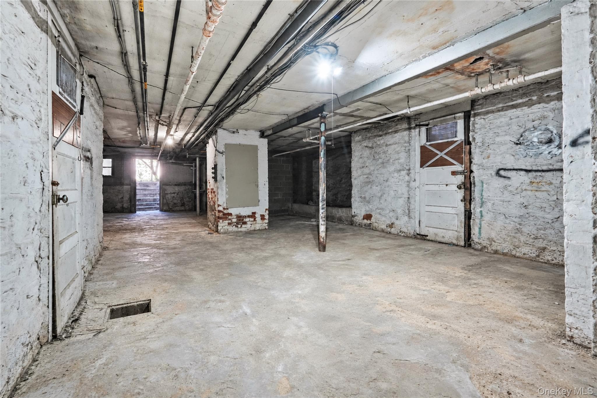 1665 Palmetto Street thumbnail 5