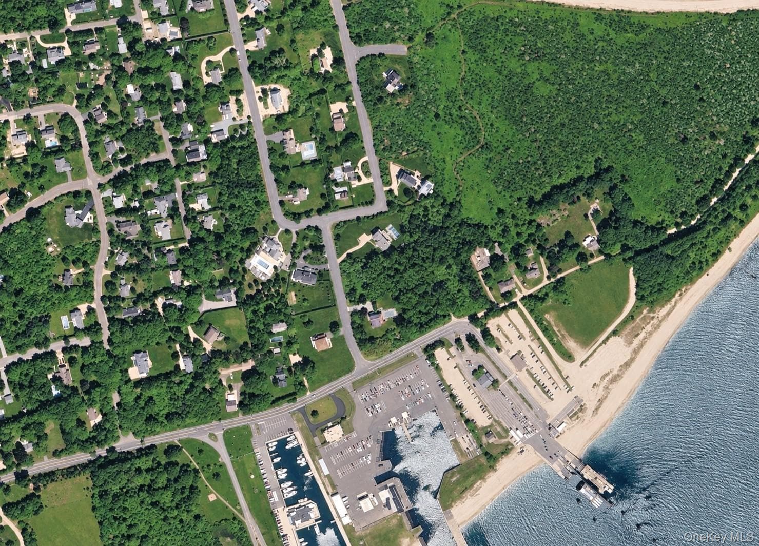 320 Lands End Road, Orient