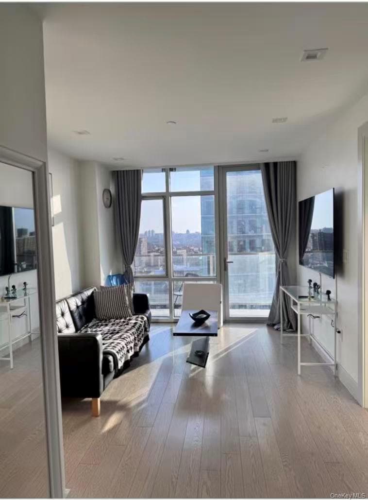 41-62 Bowne Street Unit: 13D thumbnail 2