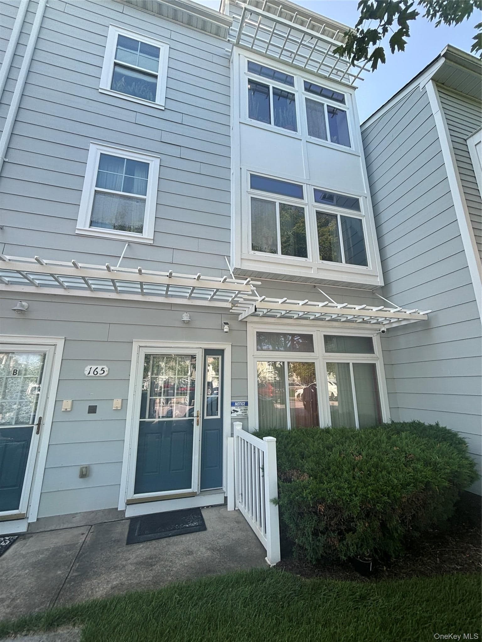 165 Commodore Circle thumbnail 2