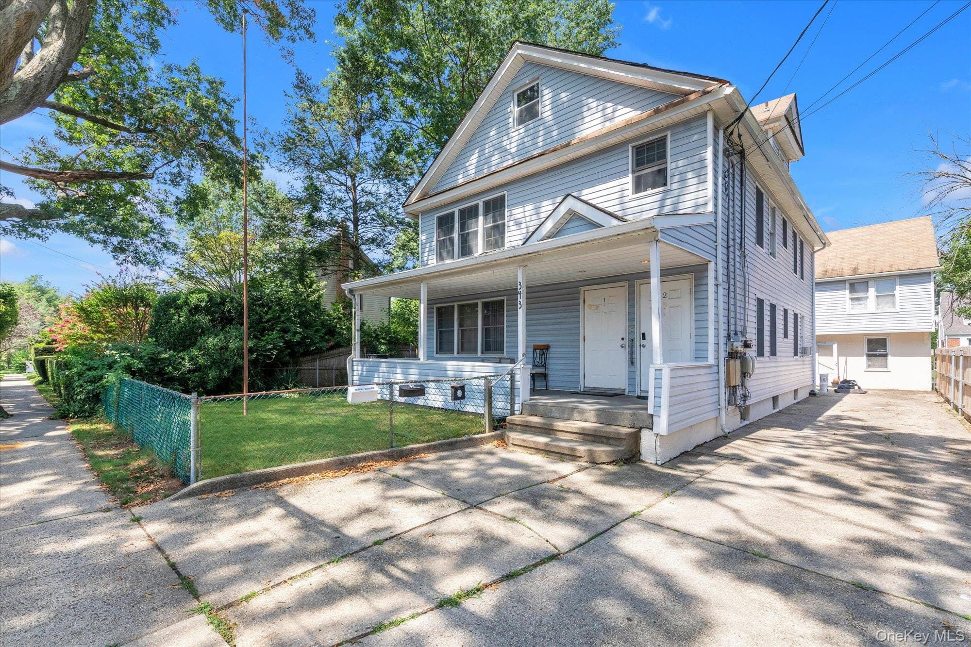 343 Roslyn Avenue photo 1