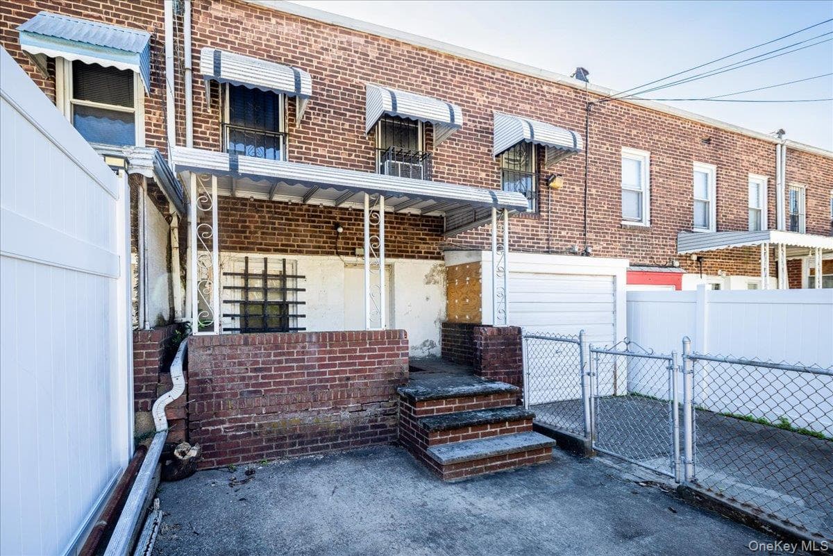 18311 Dunlop Avenue thumbnail 18