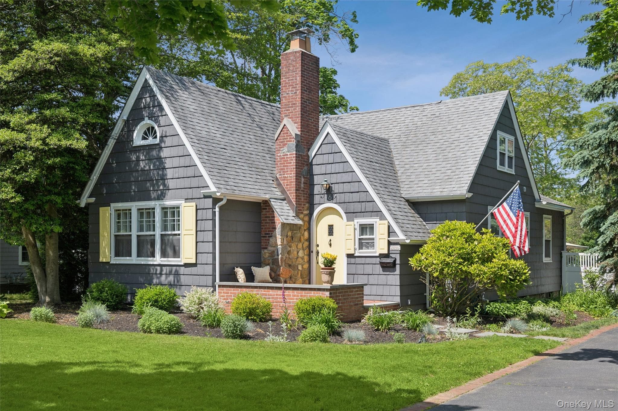 16 Union Avenue photo 1