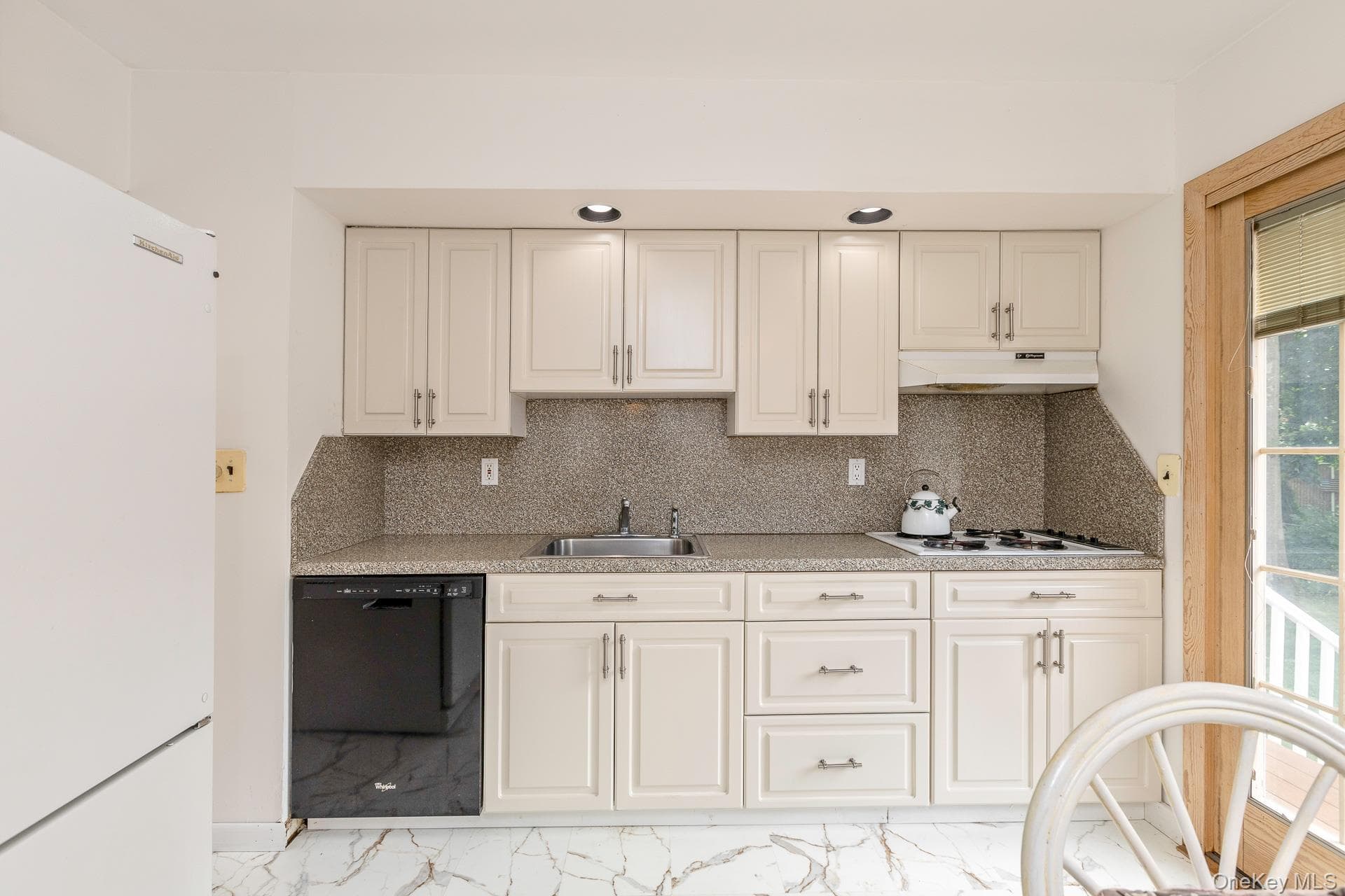 16 Arlington Avenue thumbnail 10