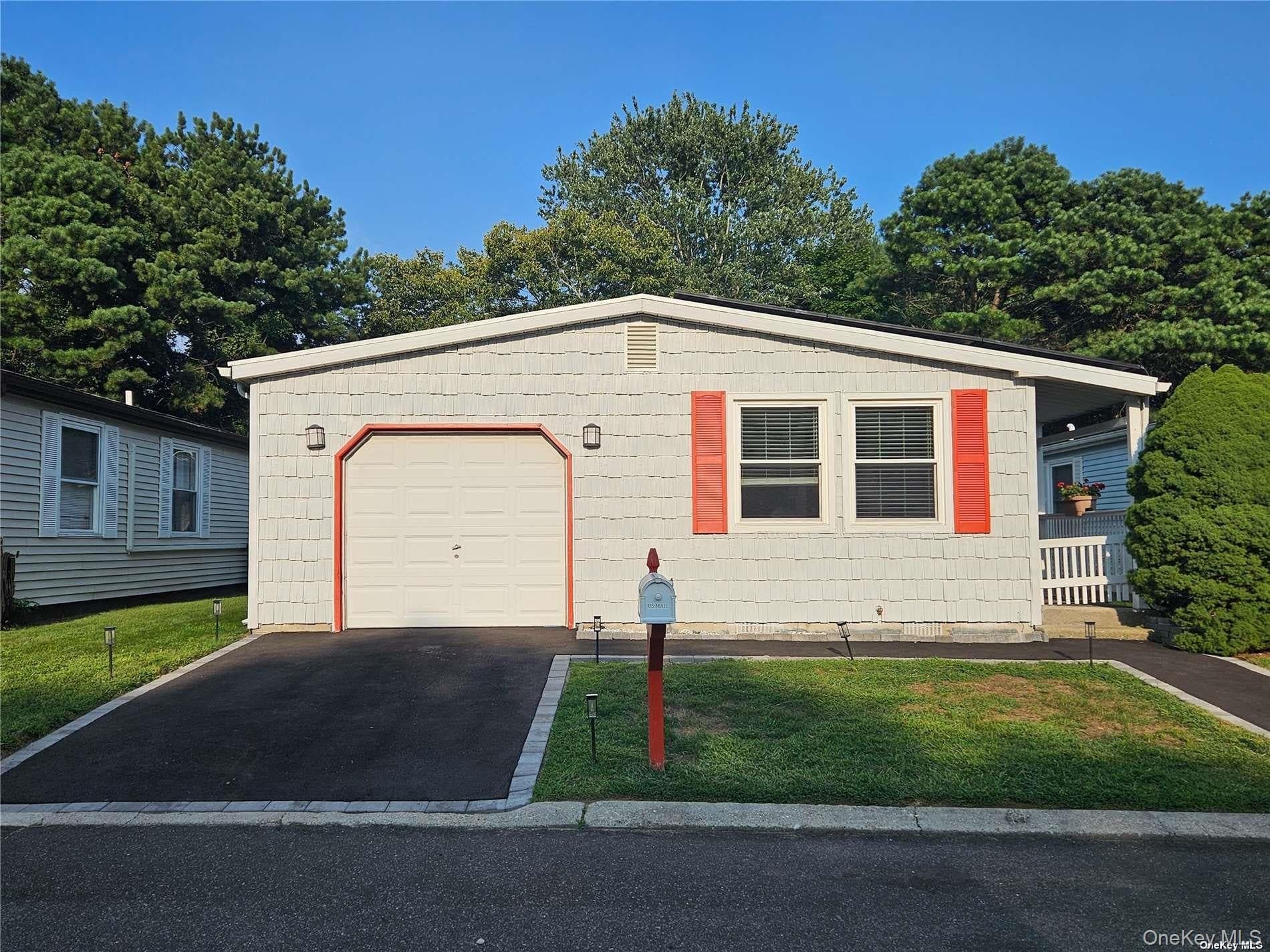 124 Village Circle Unit: 124, Manorville