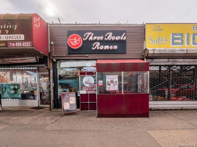 63-28 Roosevelt Avenue, Woodside