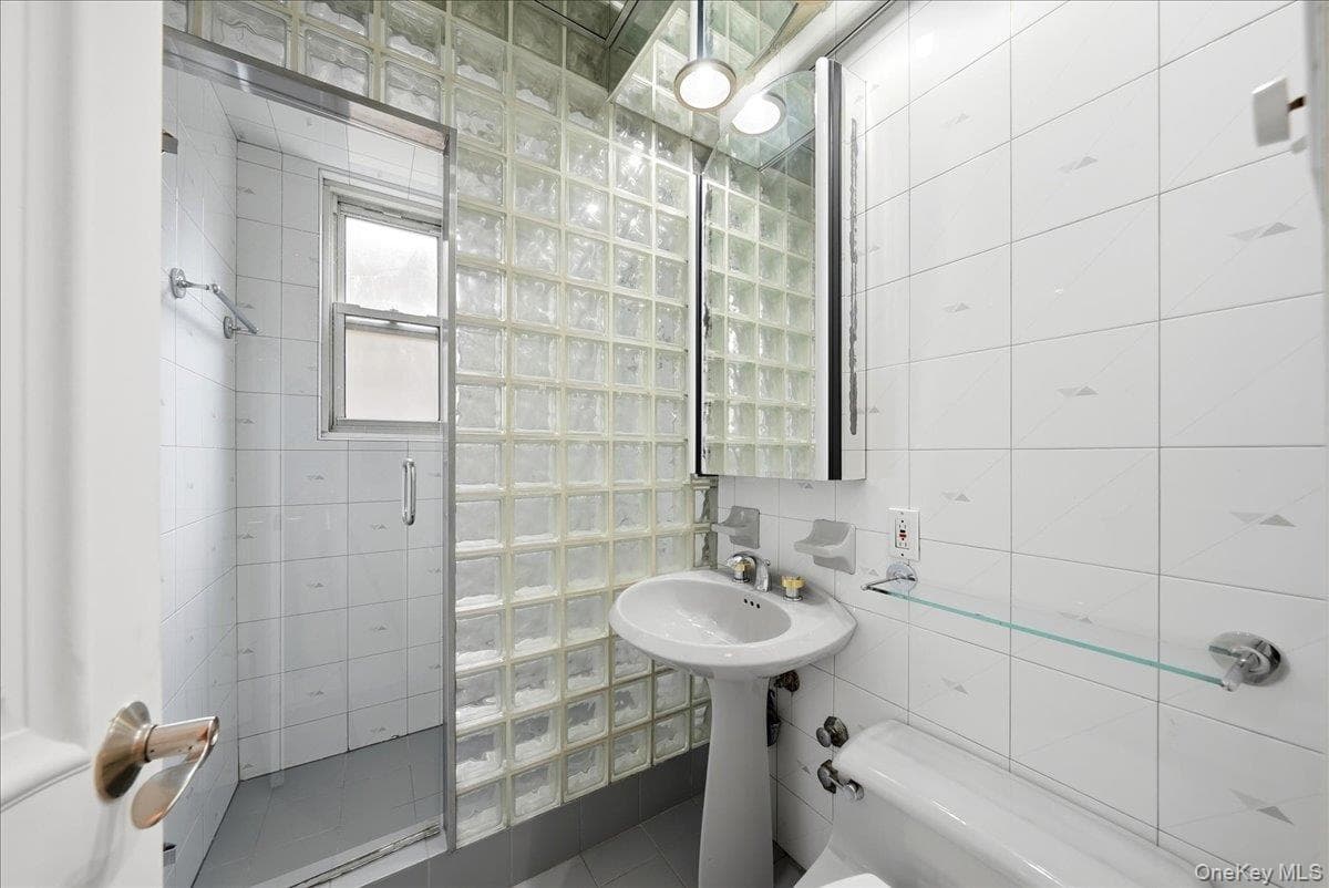 2575 Palisade Avenue Unit: 1L thumbnail 15