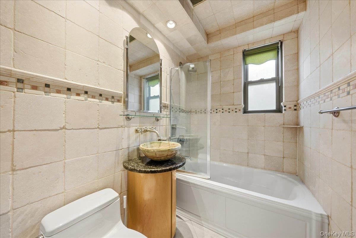 2575 Palisade Avenue Unit: 1L thumbnail 13