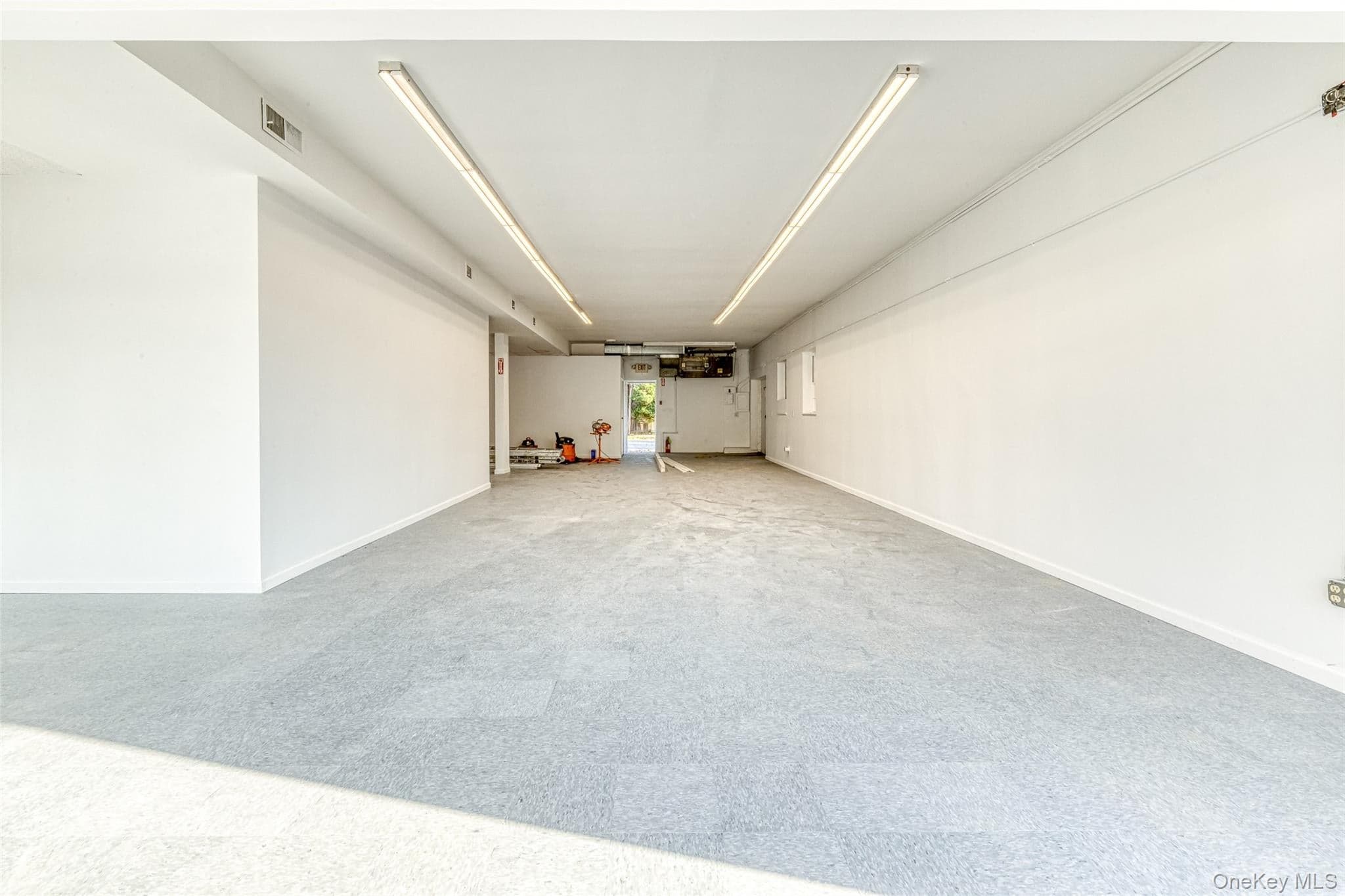 153 Woodbury Road thumbnail 8