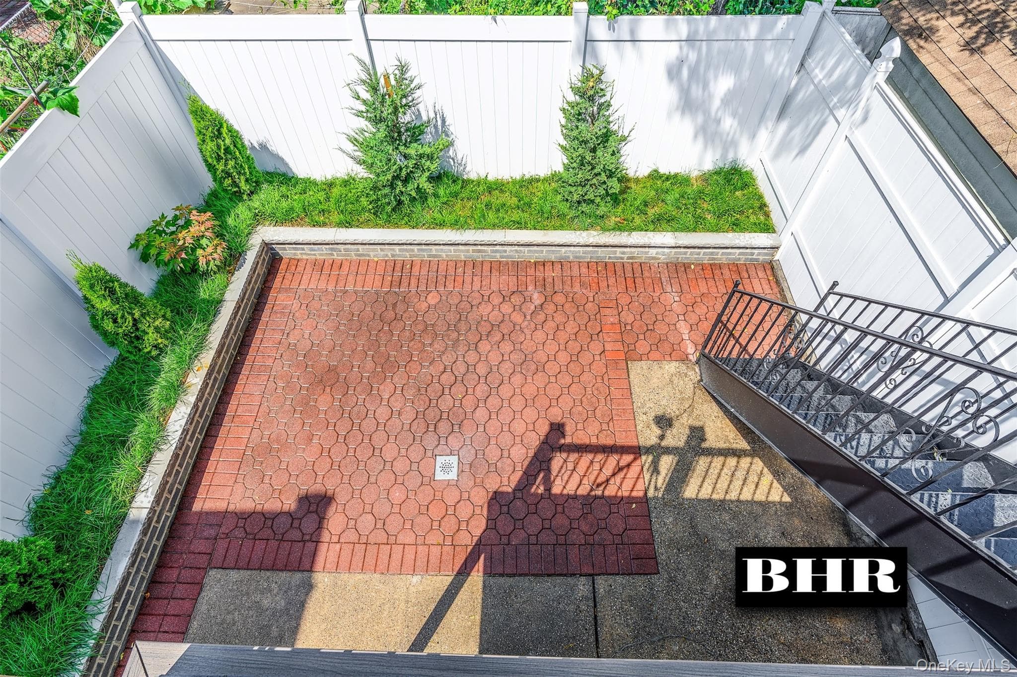 2636 E 7th Street thumbnail 40