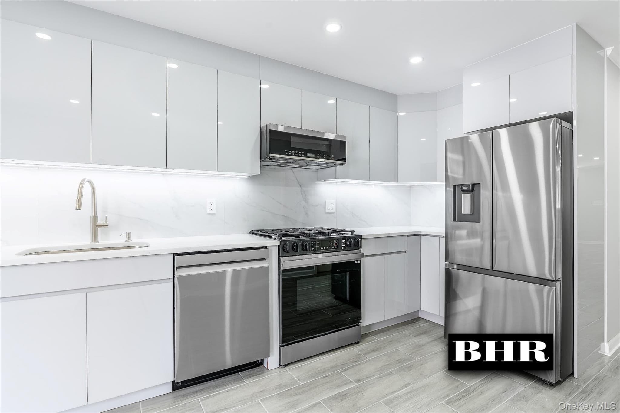 2636 E 7th Street thumbnail 27