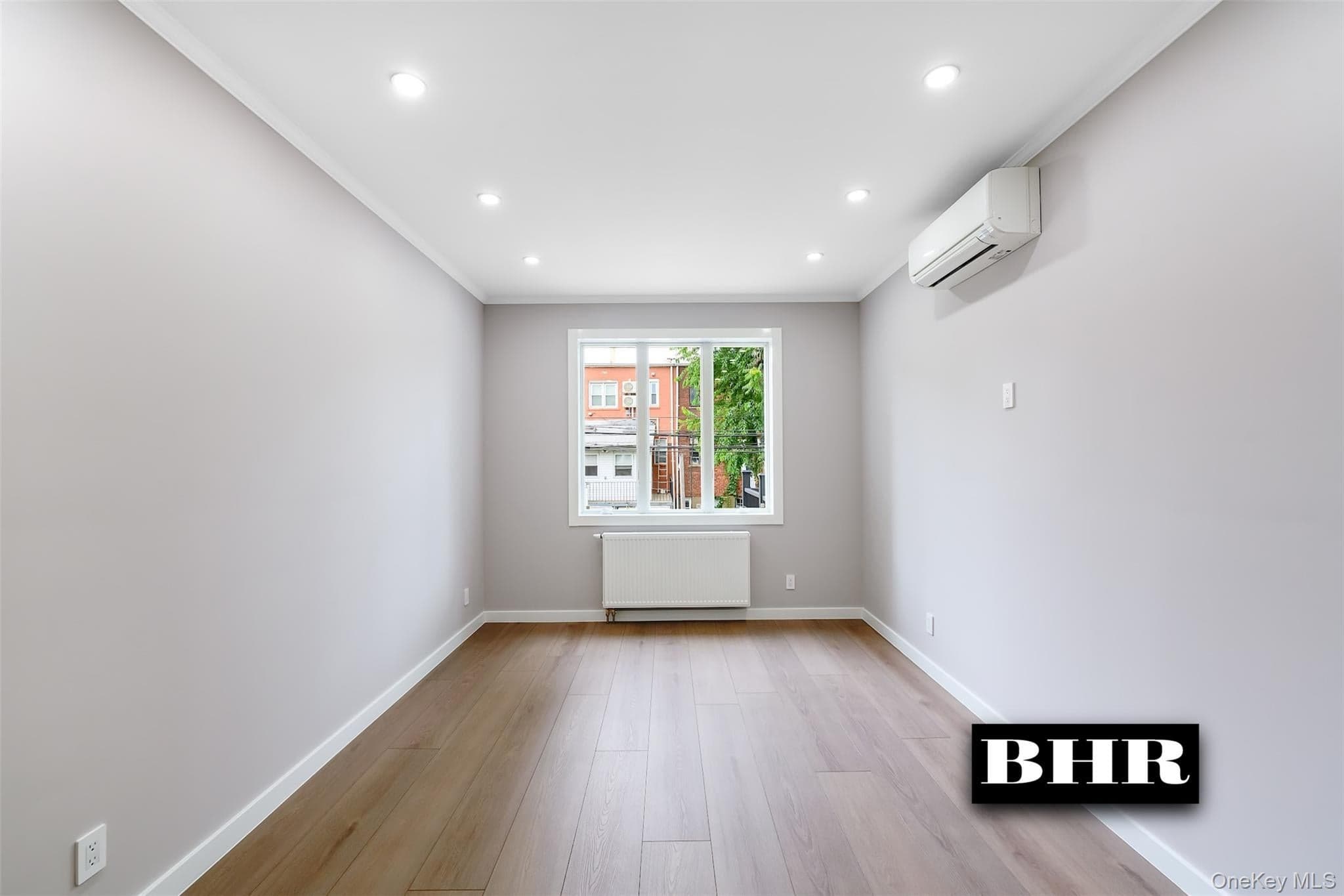 2636 E 7th Street thumbnail 21