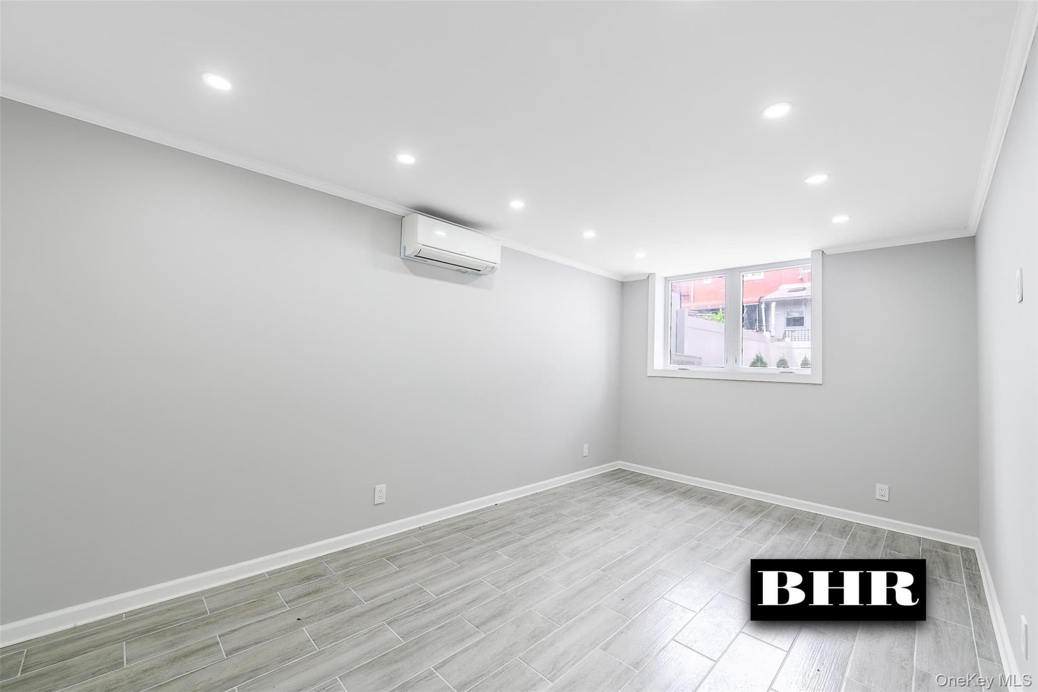 2636 E 7th Street thumbnail 30