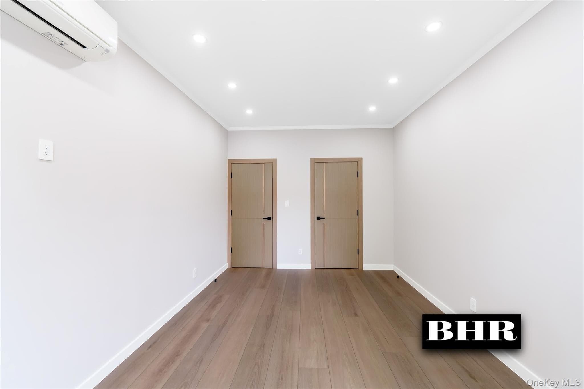 2636 E 7th Street thumbnail 23