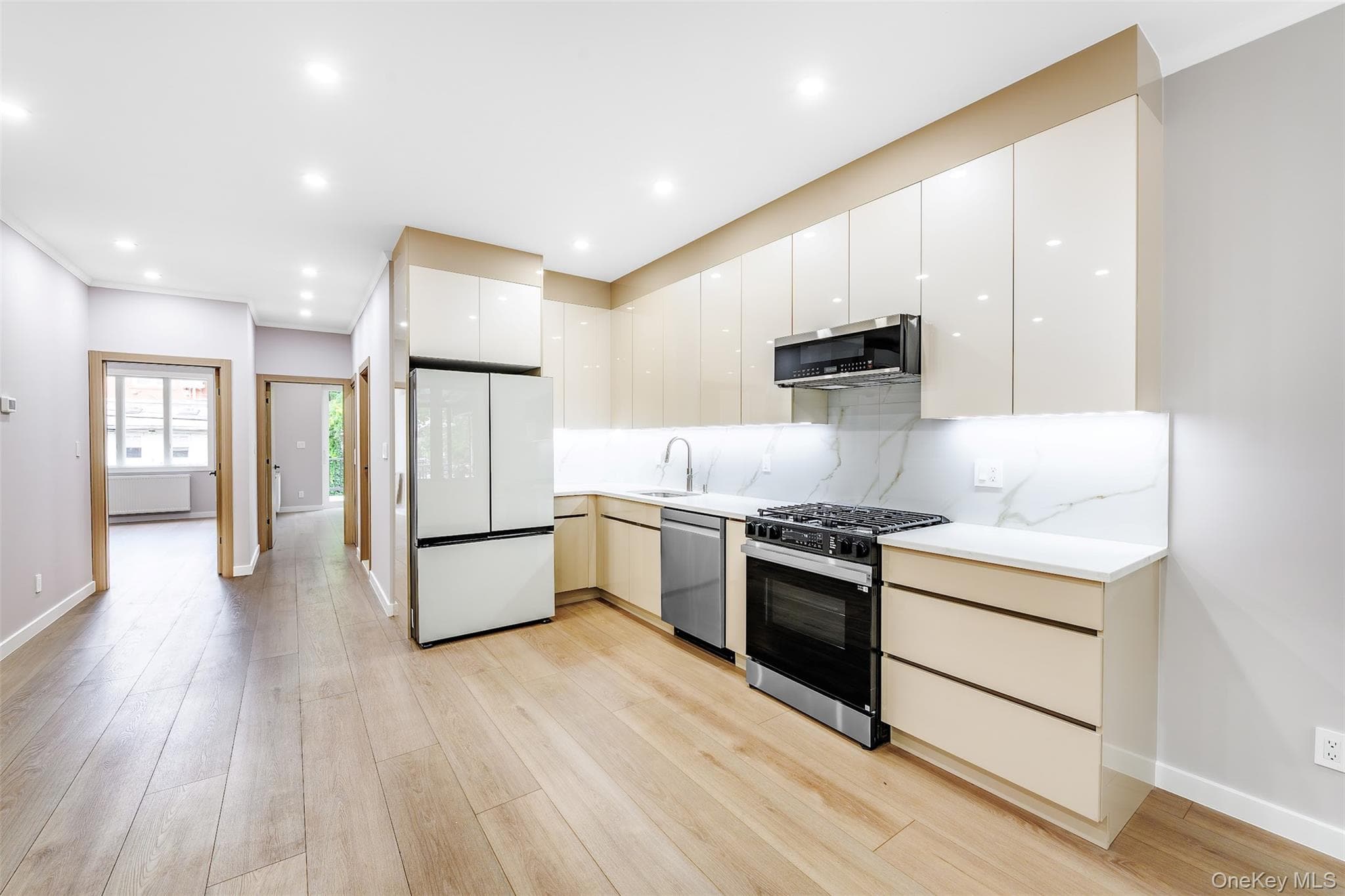 2636 E 7th Street thumbnail 10