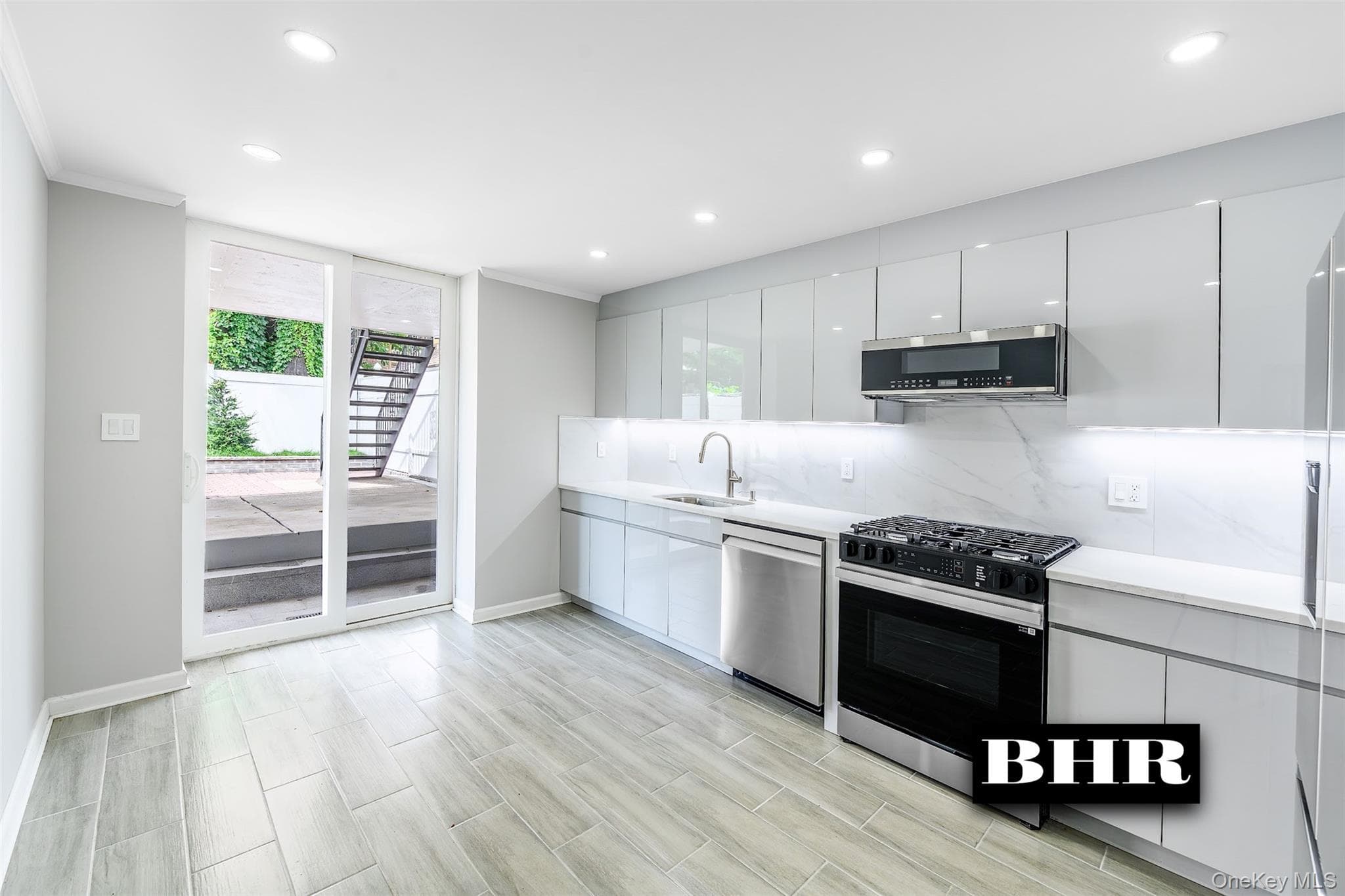 2636 E 7th Street thumbnail 26