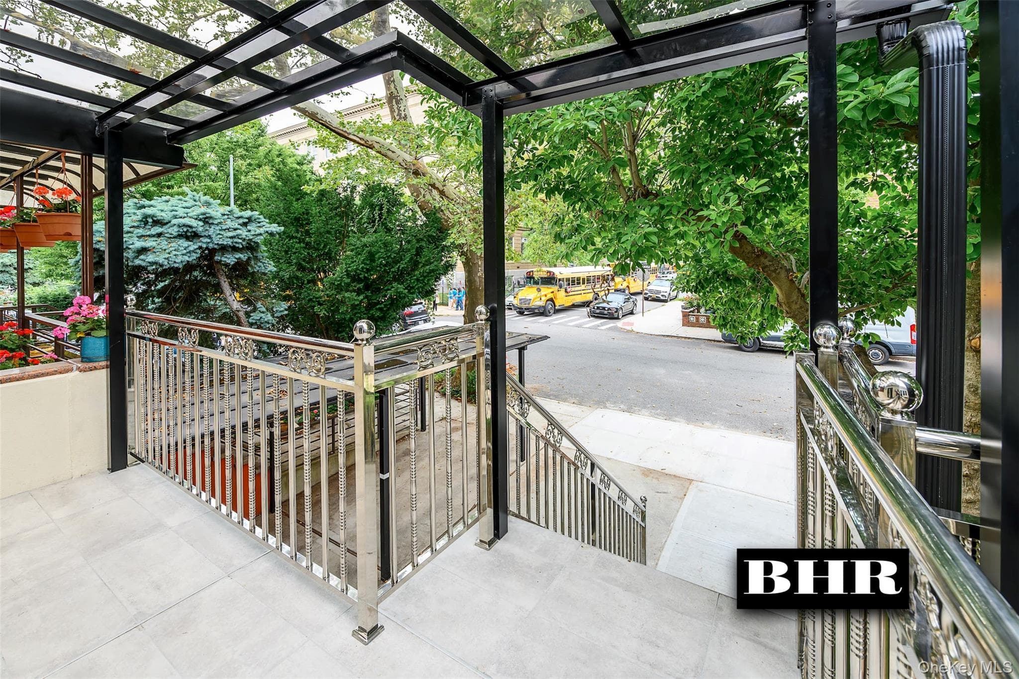 2636 E 7th Street thumbnail 3