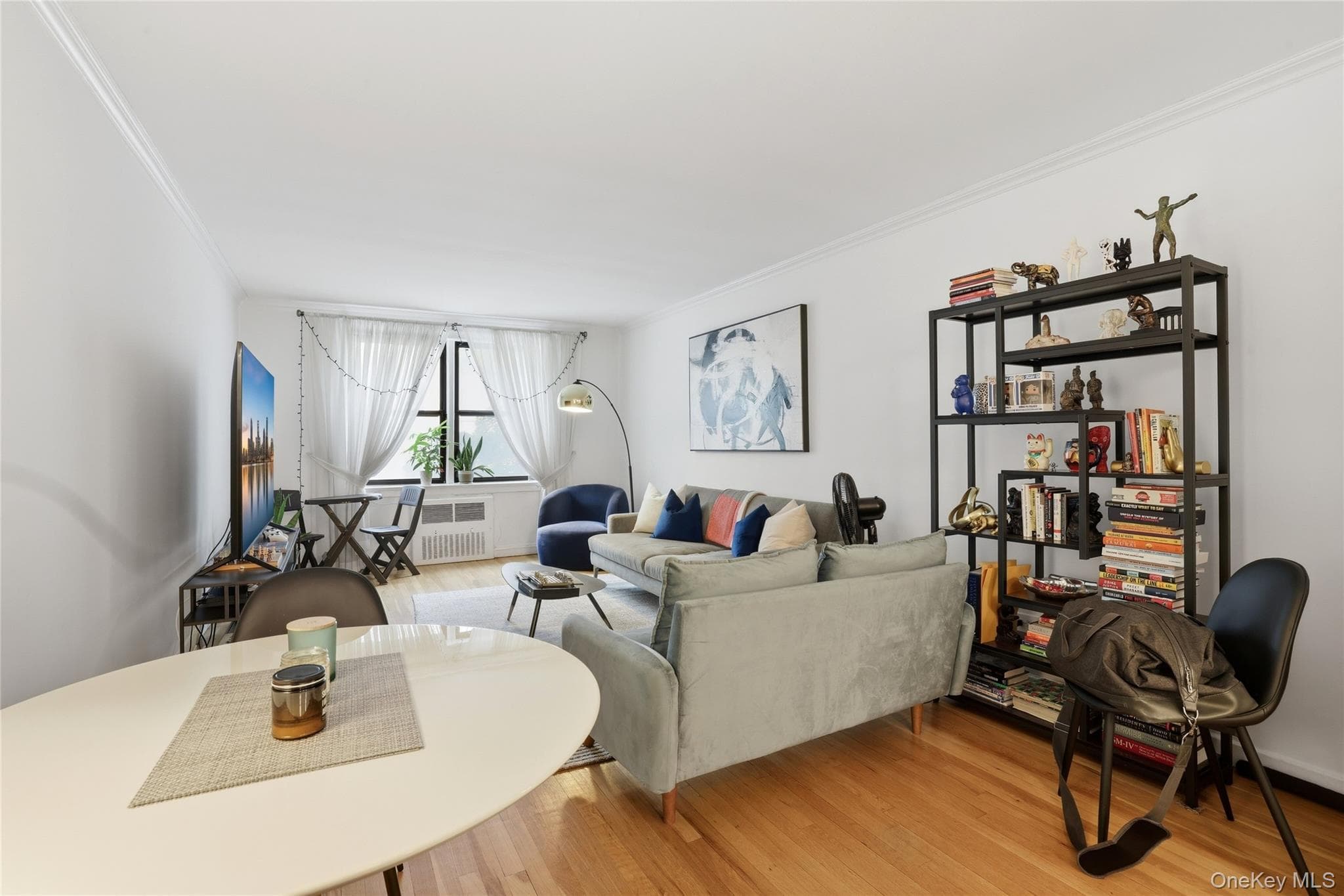 337 E 50th Street Unit: 2E thumbnail 2