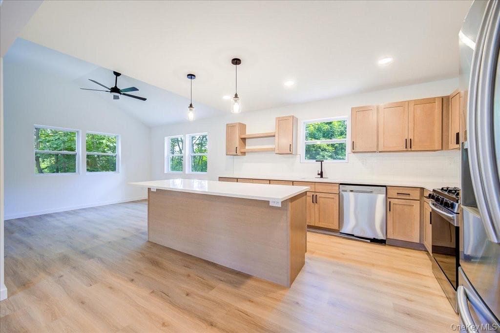 452 Vineyard Avenue thumbnail 7