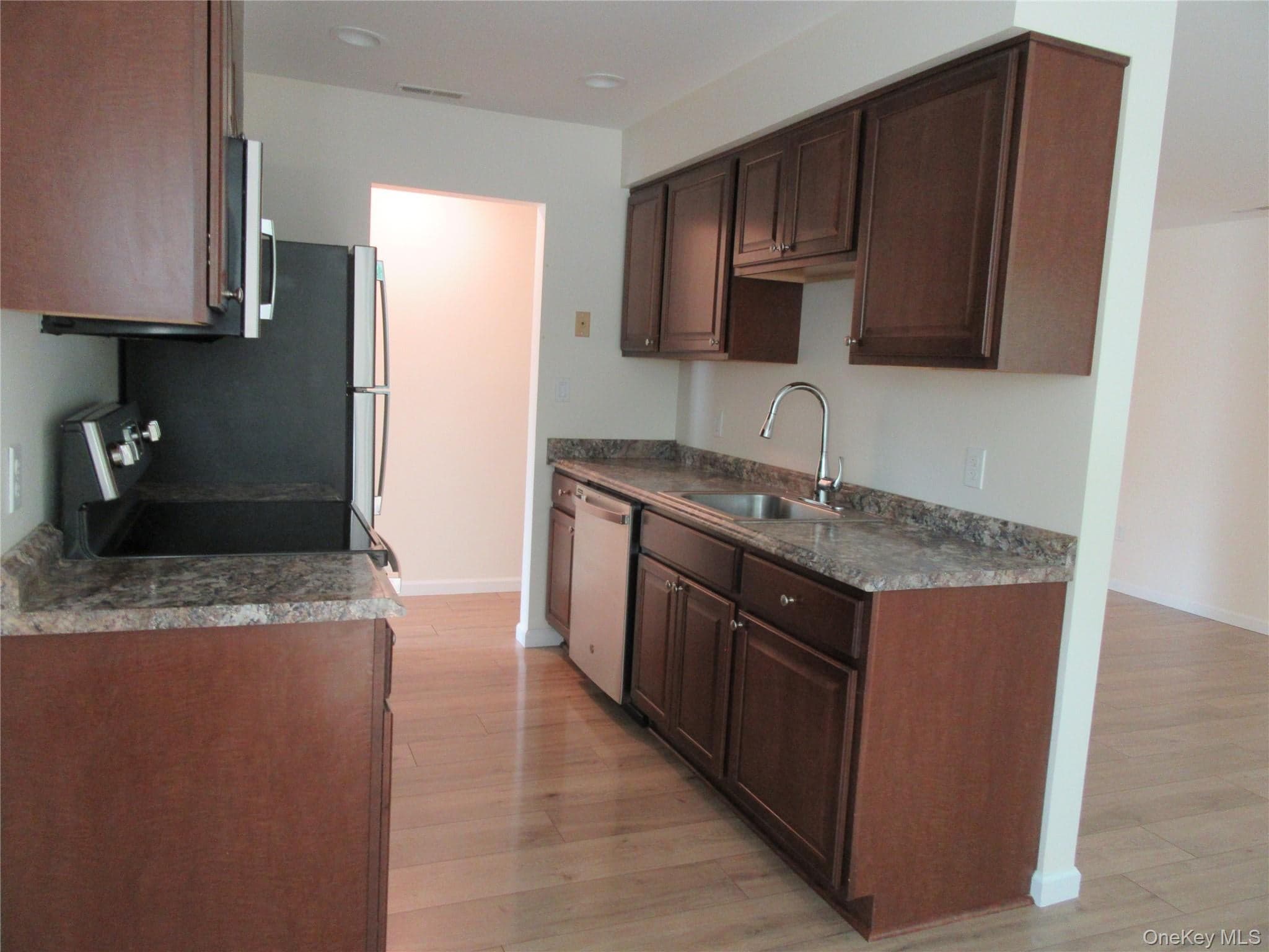 102 Cartwheel Court Unit: 22 thumbnail 8