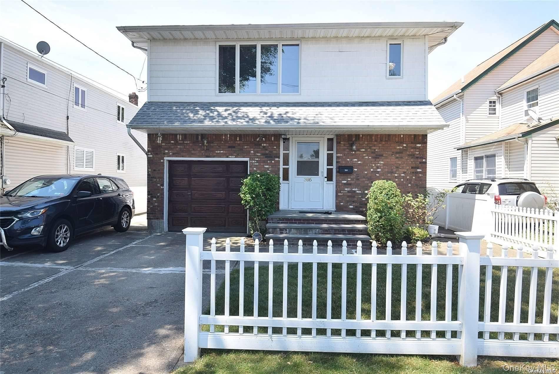 305 S 10th Street, New Hyde Park