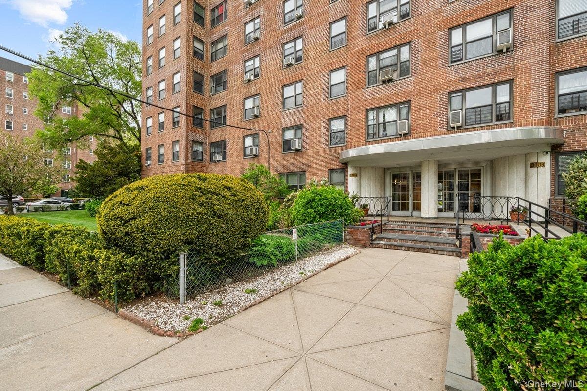 3103 Fairfield Avenue Unit: 4K thumbnail 3