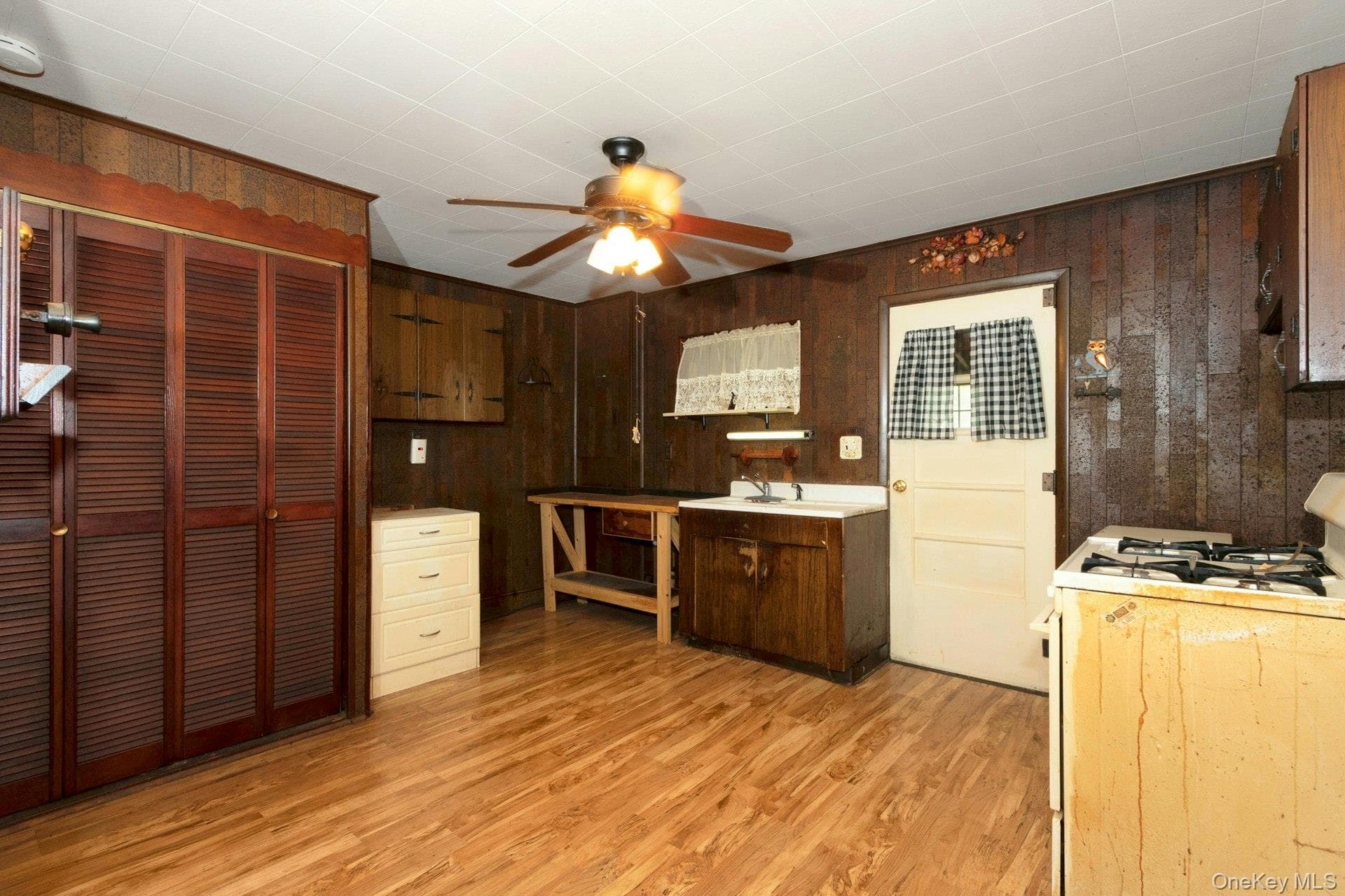 158 Violet Avenue thumbnail 8