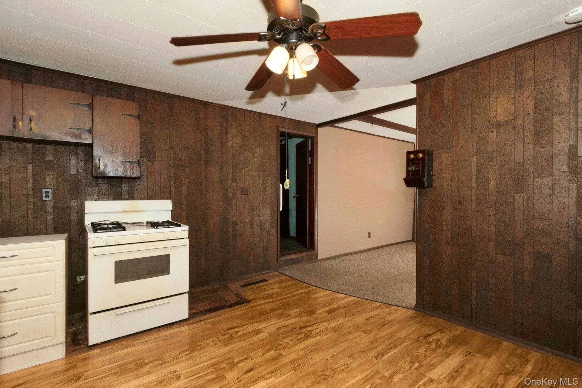 158 Violet Avenue thumbnail 11