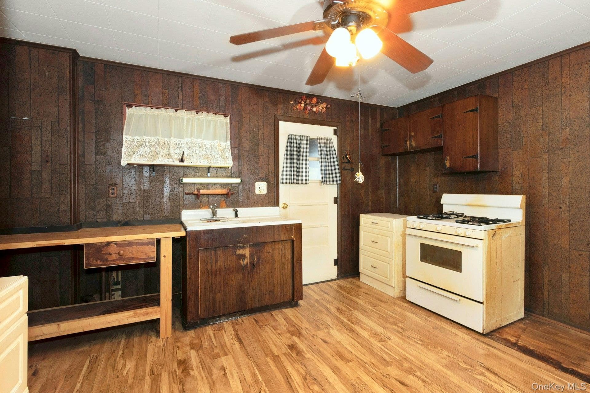 158 Violet Avenue thumbnail 12