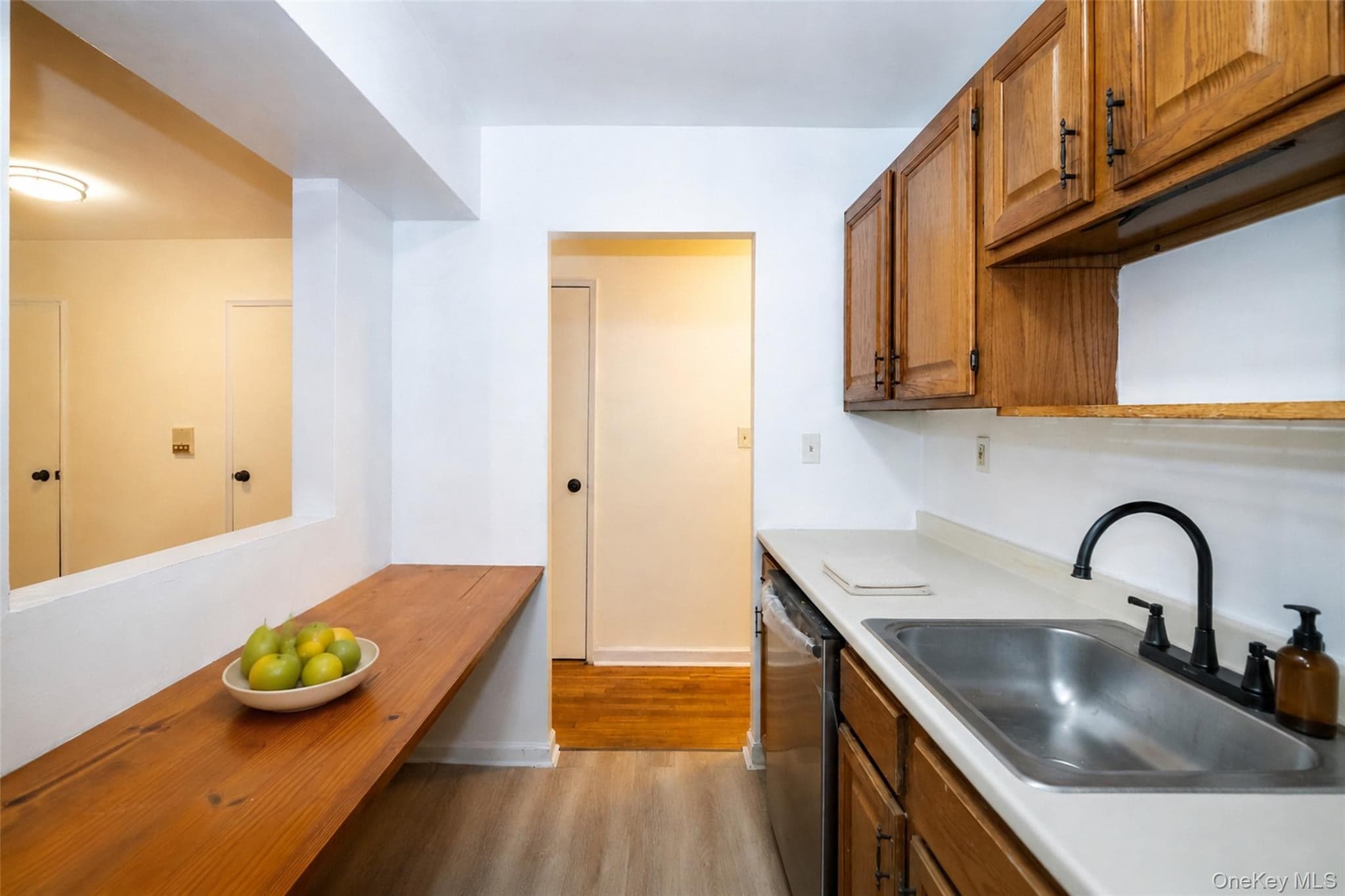 70 Locust AVE Unit: B405 thumbnail 18