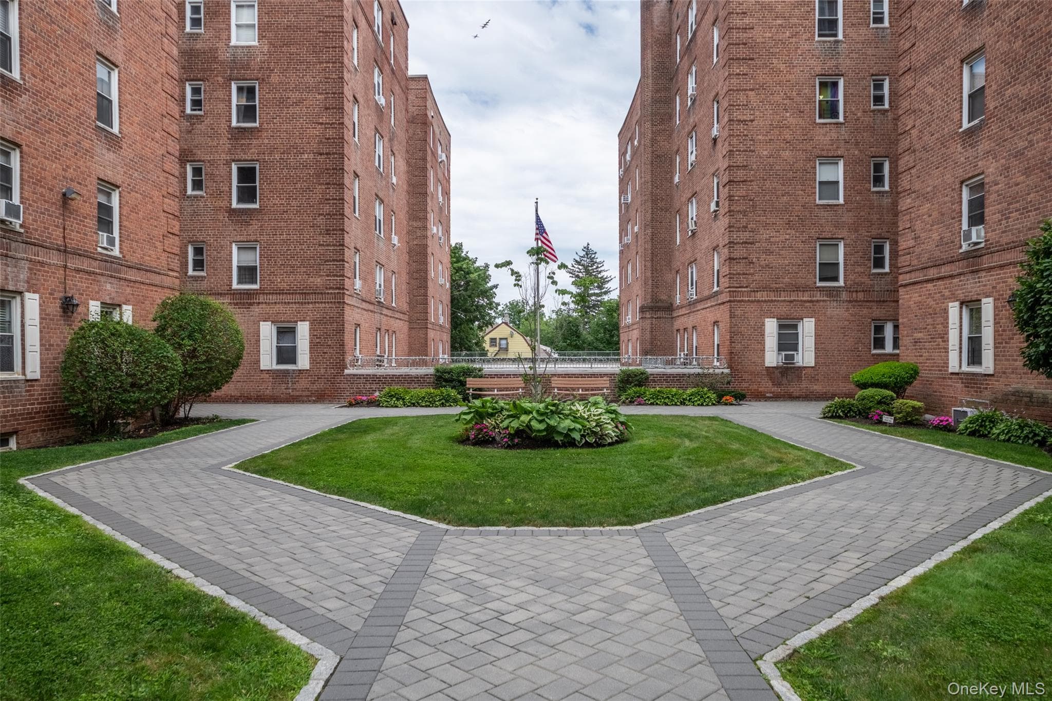 70 Locust AVE Unit: B405 thumbnail 2