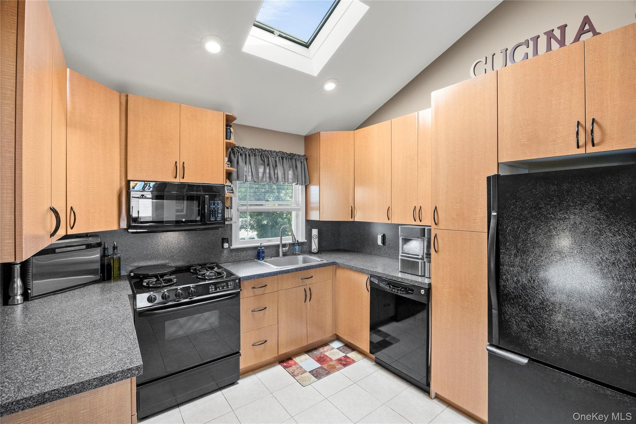 1079 Van Buren Avenue thumbnail 21