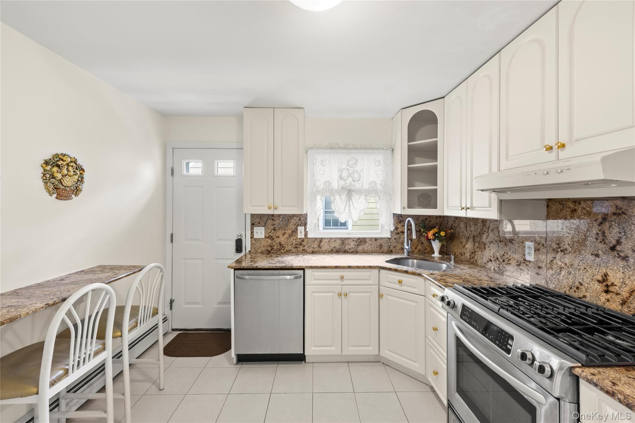 1079 Van Buren Avenue thumbnail 8