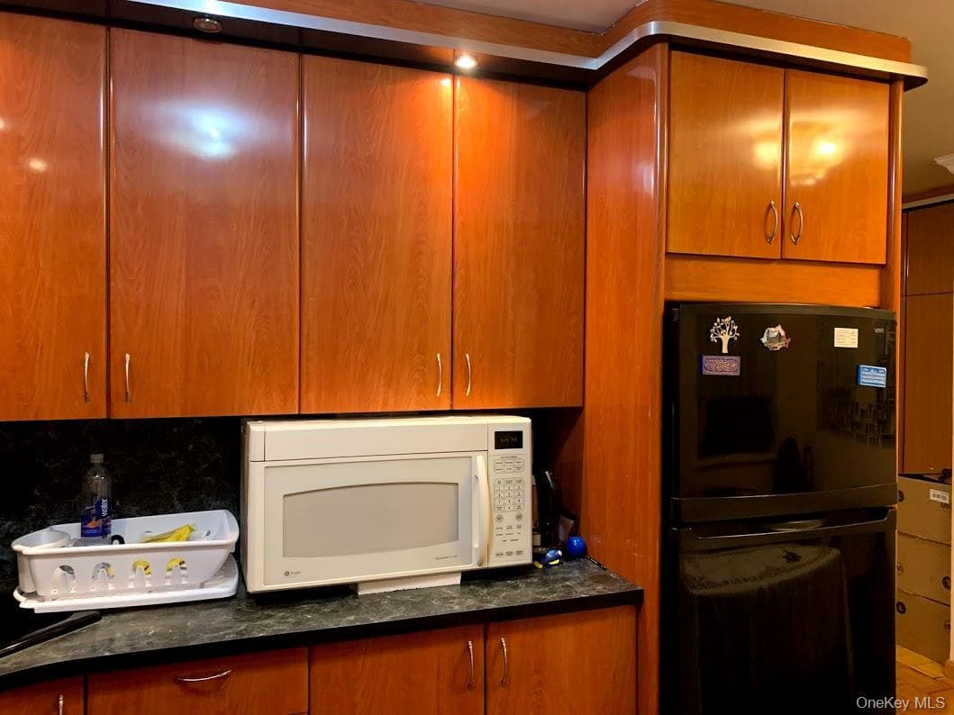 61-35 98th Street Unit: 2C thumbnail 4