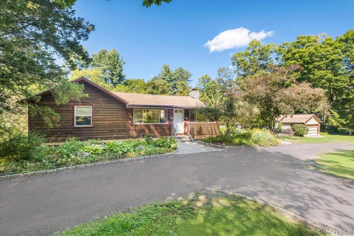 291 Peekskill Hollow Road, Putnam Valley
