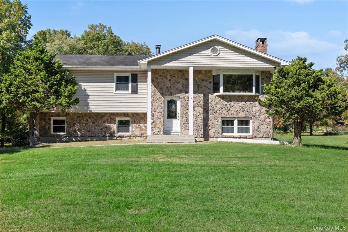 3 Young Court, Suffern