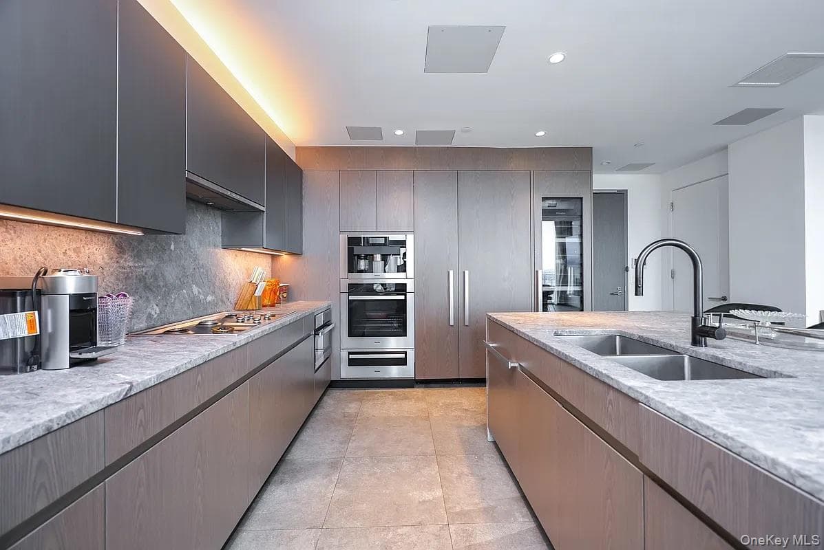 133-36 37th Avenue Unit: PH3B thumbnail 4
