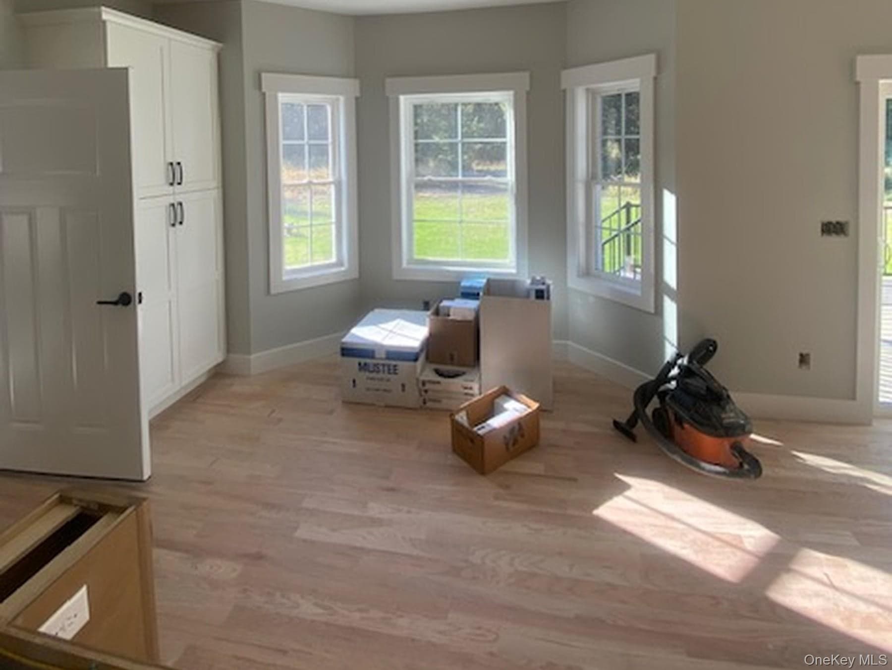 175 Mulford Road thumbnail 10